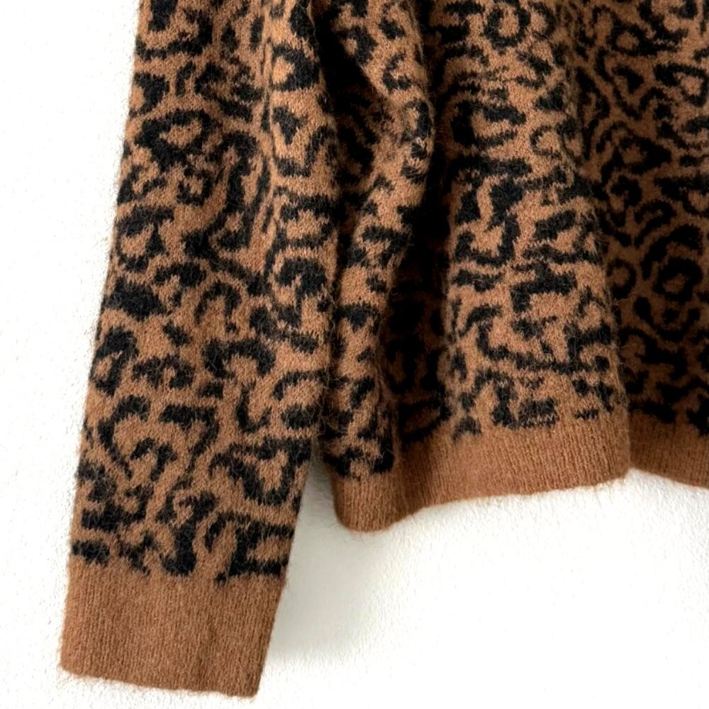 CeCe Abstract Animal Print Knit Sweater Brown Black M NWT - Picture 3 of 7